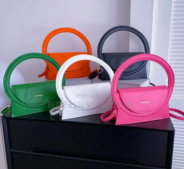 High Quality and Classic Dressing Hand Bags · Photo 1