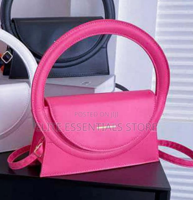 High Quality and Classic Dressing Hand Bags · Photo 2