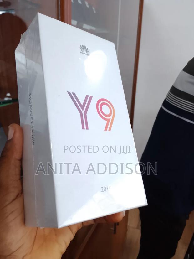 New Huawei Y9 2019 128 GB Black · Photo 3