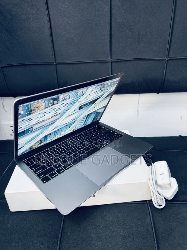 Laptop Apple MacBook Air 2018 8GB Intel Core I5 SSD 128GB · Photo 1