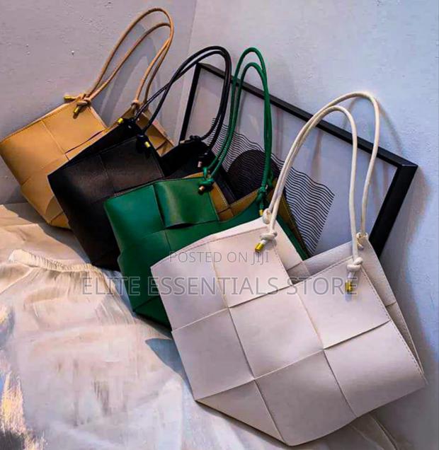 High Quality Stylish Hand Bags · Photo 1