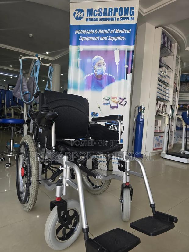 Shortback Electric Wheelchair · Photo 1