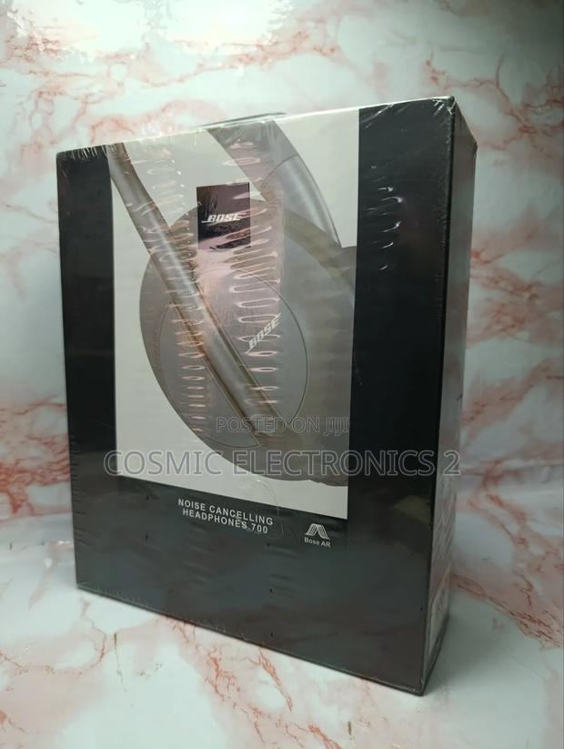 Bose Noise Cancelling Headphones 700 · Photo 2