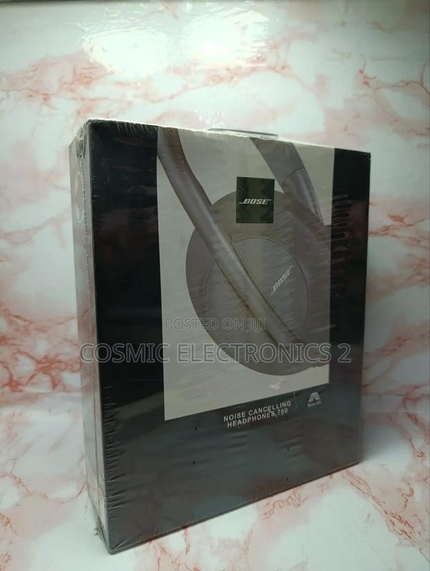 Bose Noise Cancelling Headphones 700 · Photo 3
