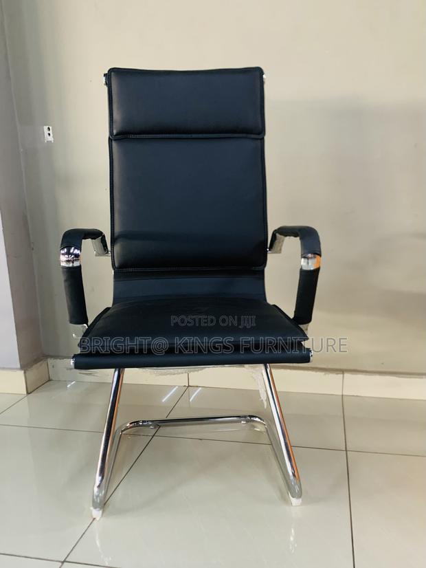 Visitors Chair · Photo 3