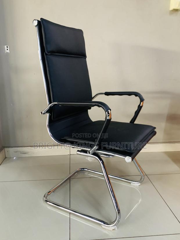 Visitors Chair · Photo 2