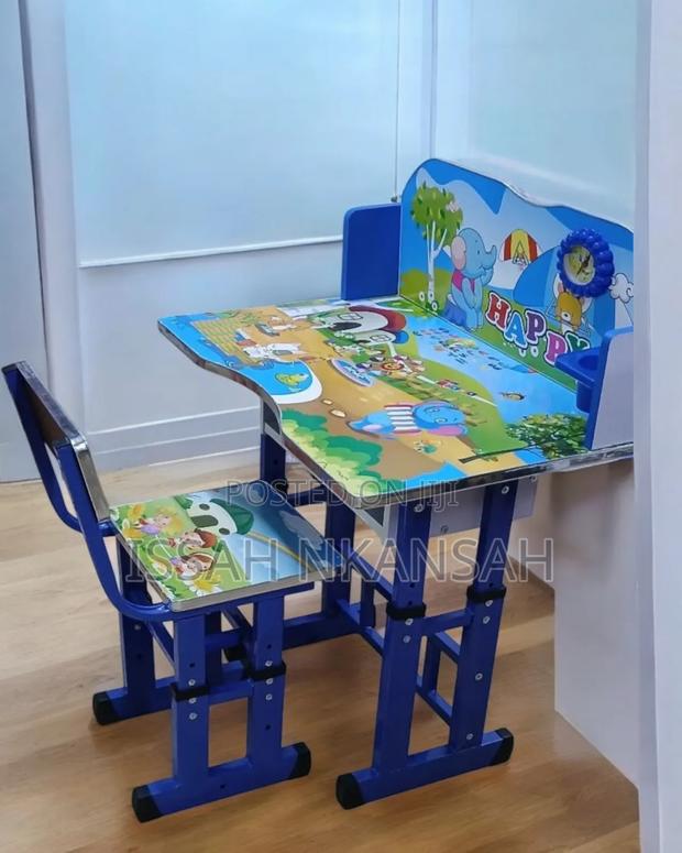 Children Table and Chair · Photo 1