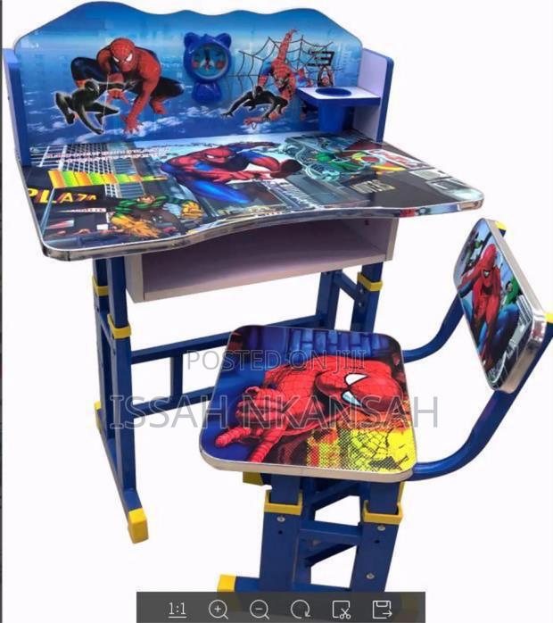 Children Table and Chair · Photo 3