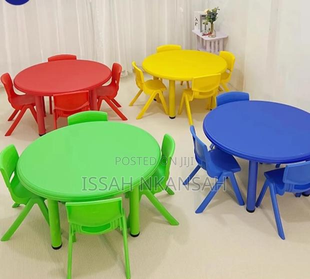 Kids Study Round Table · Photo 1