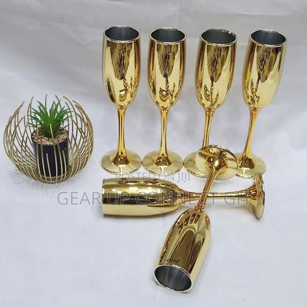 Electroplated Gold Champagne Glass · Photo 2