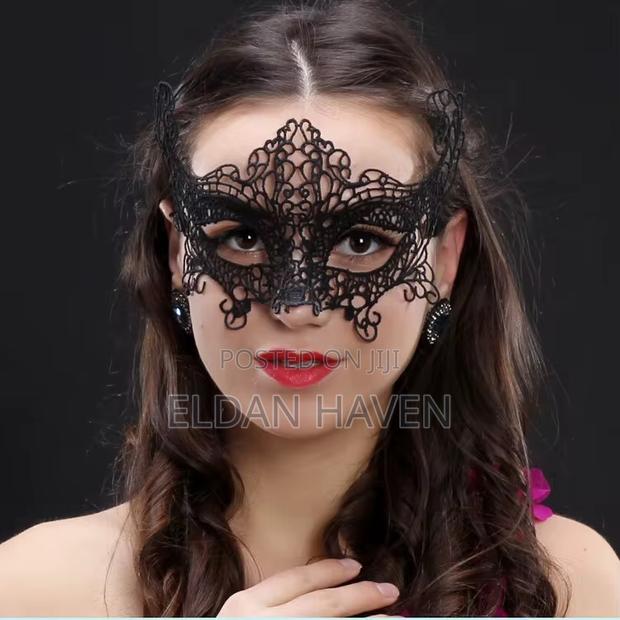 Masquerade Ladie’S Lace Mask · Photo 1