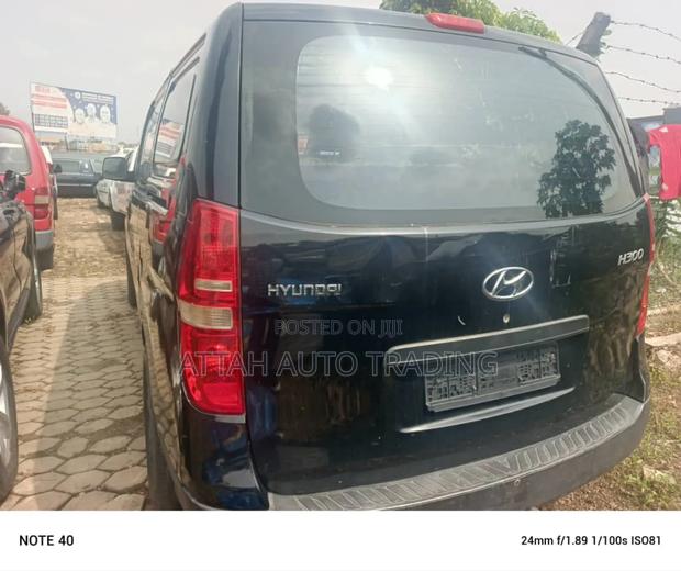 Hyundai Starex 2012 Black · Photo 5