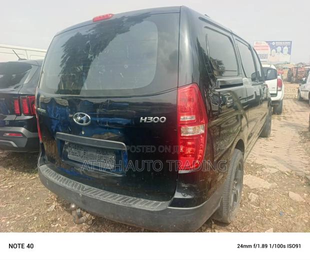 Hyundai Starex 2012 Black · Photo 6