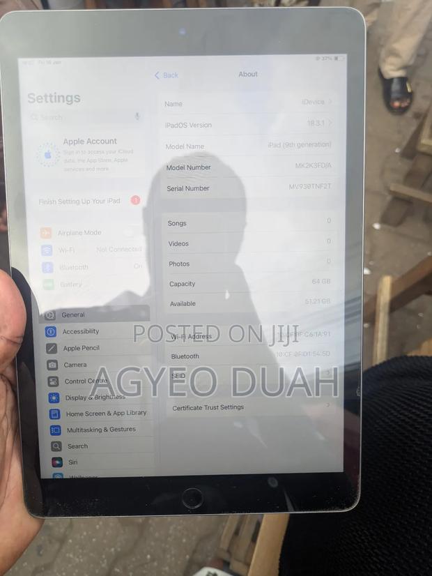 Apple iPad 10.2 (2021) 64 GB Gray · Photo 2