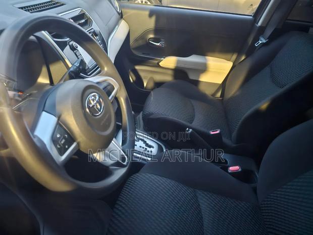 Toyota Rush 2021 Silver · Photo 2