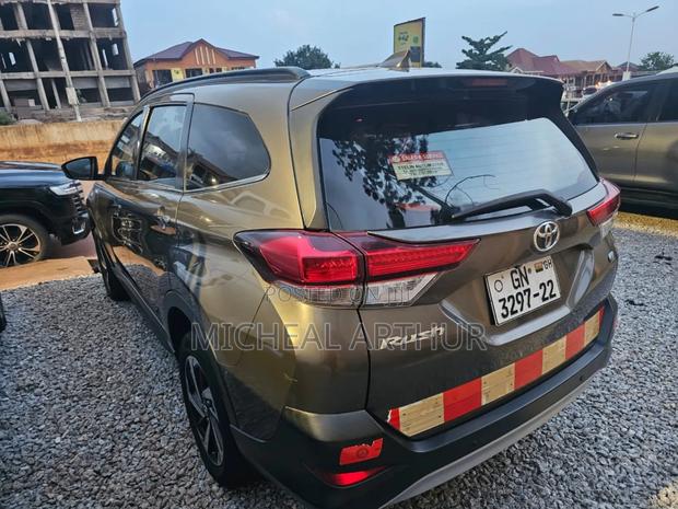 Toyota Rush 2021 Silver · Photo 4