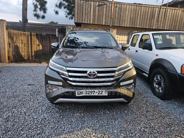 Toyota Rush 2021 Silver · Photo 1
