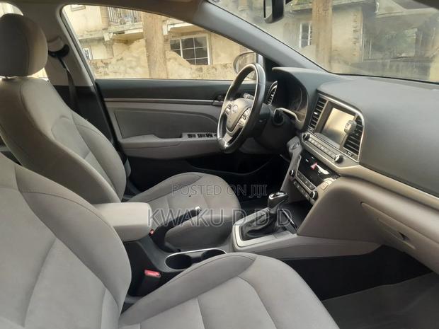 Hyundai Elantra SE 2018 Silver · Photo 5