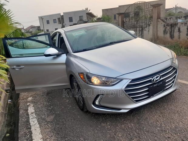 Hyundai Elantra SE 2018 Silver · Photo 6