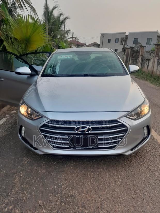 Hyundai Elantra SE 2018 Silver · Photo 2