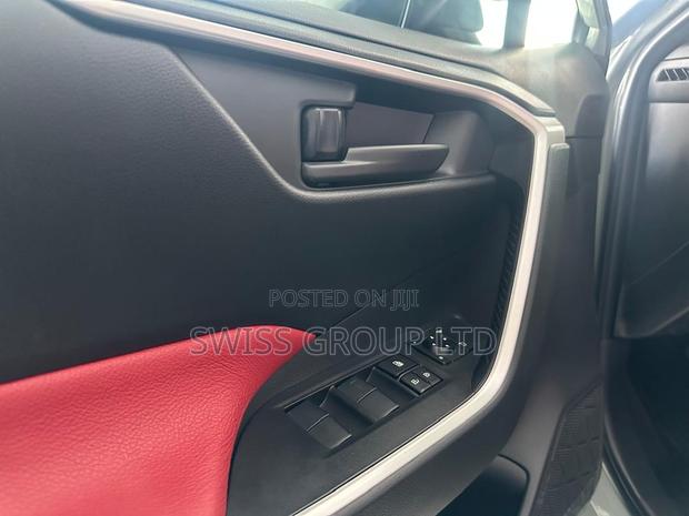 New Toyota RAV4 2025 Green · Photo 2