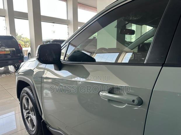 New Toyota RAV4 2025 Green · Photo 3