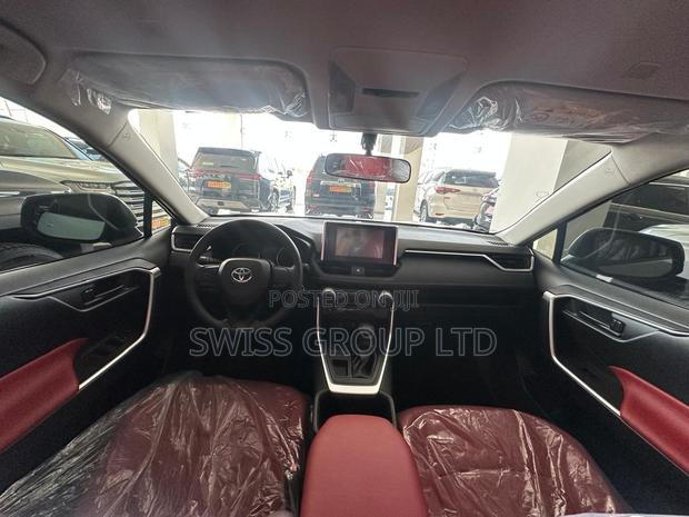 New Toyota RAV4 2025 Green · Photo 4