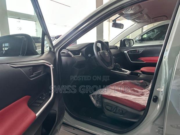 New Toyota RAV4 2025 Green · Photo 8