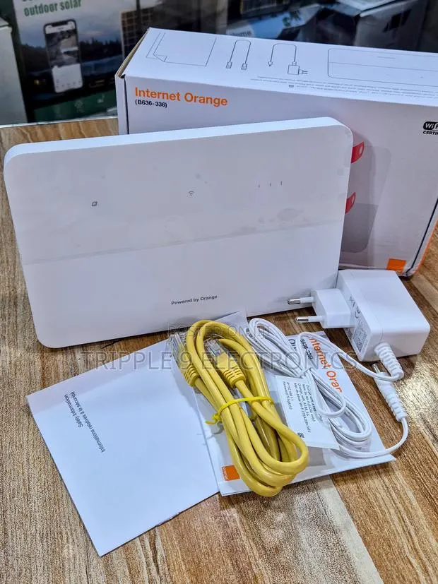 Flybox Universal 4g+ Cat 13 High Speed Router · Photo 1