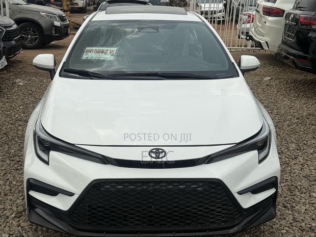 Toyota Corolla 2025 White · Photo 2
