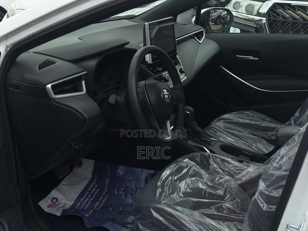 Toyota Corolla 2025 White · Photo 4