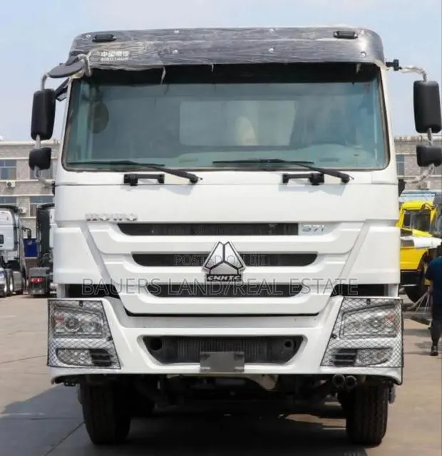 Sinotruk Howo 371hp 8x4 Dump Truck · Photo 1