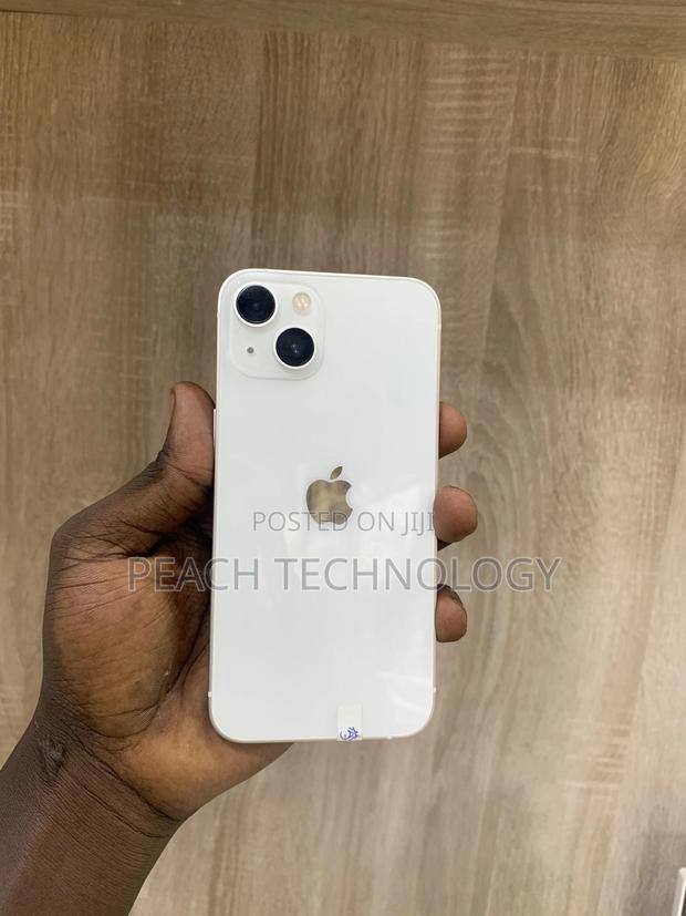 Apple iPhone 13 128 GB White · Photo 2
