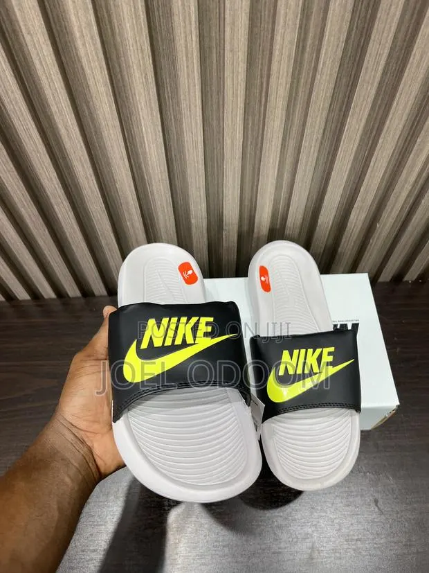 Nike Slides · Photo 1