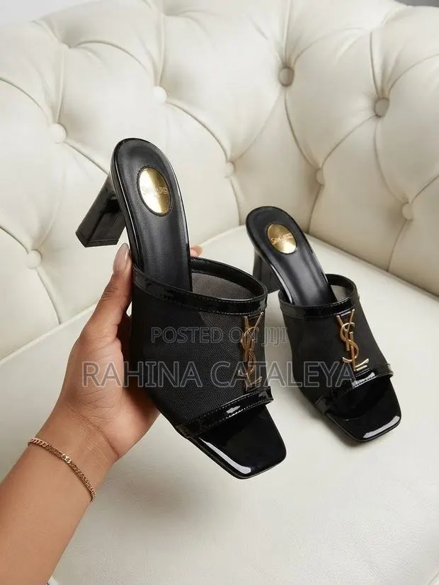 Ladies Classic Shoe · Photo 1