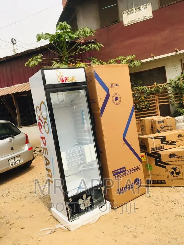 Extremely Cooling Pearl PVC-424 Single Door Beverage Cooler · Photo 1