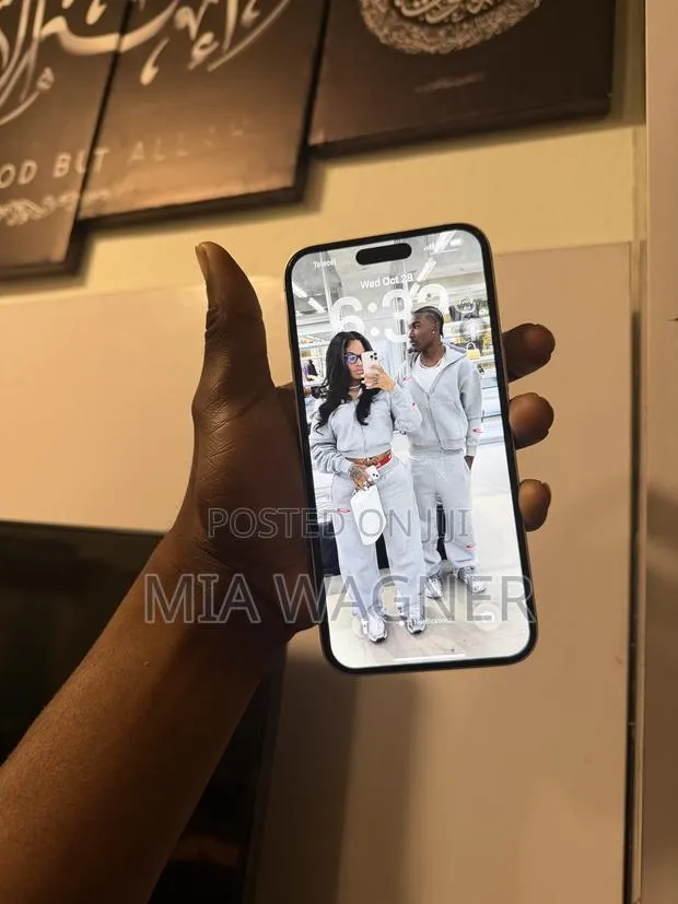 Apple iPhone 16 Plus 128 GB White · Photo 1