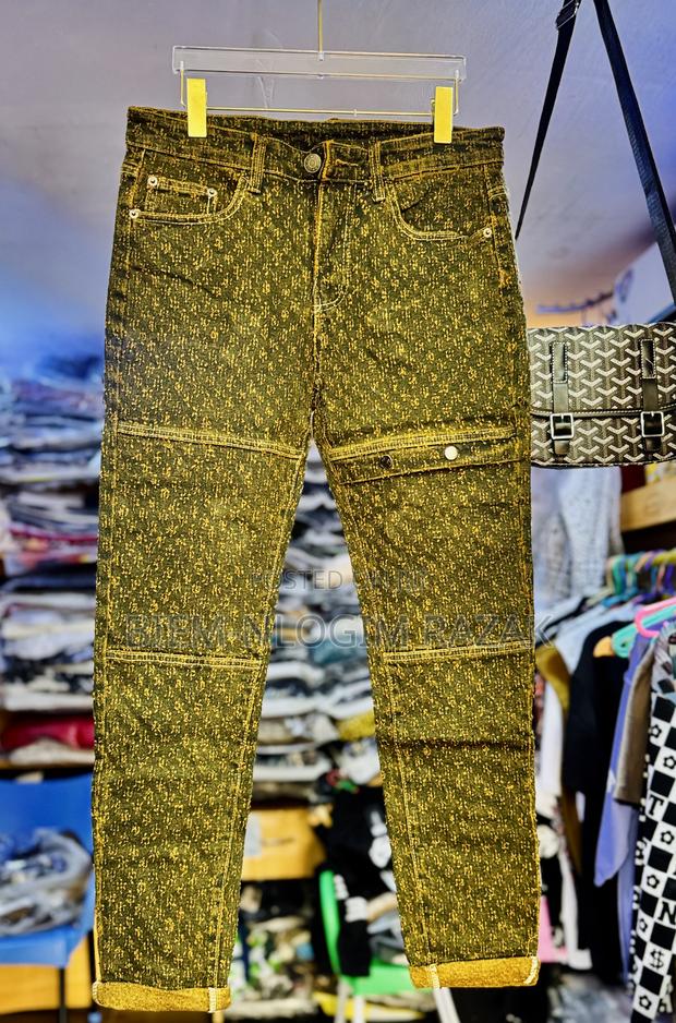 Stock Jeans Available · Photo 6