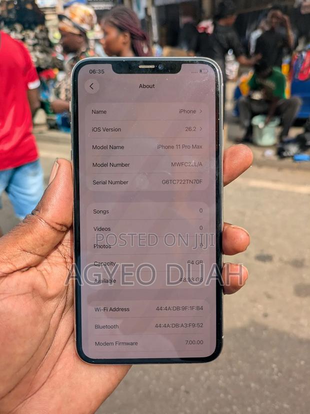Apple iPhone 11 Pro Max 64 GB White · Photo 2