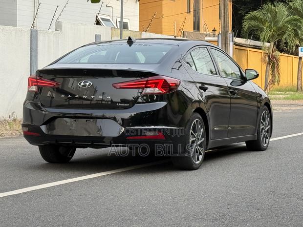 Hyundai Elantra Limited 2019 Black · Photo 6