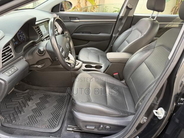 Hyundai Elantra Limited 2019 Black · Photo 8