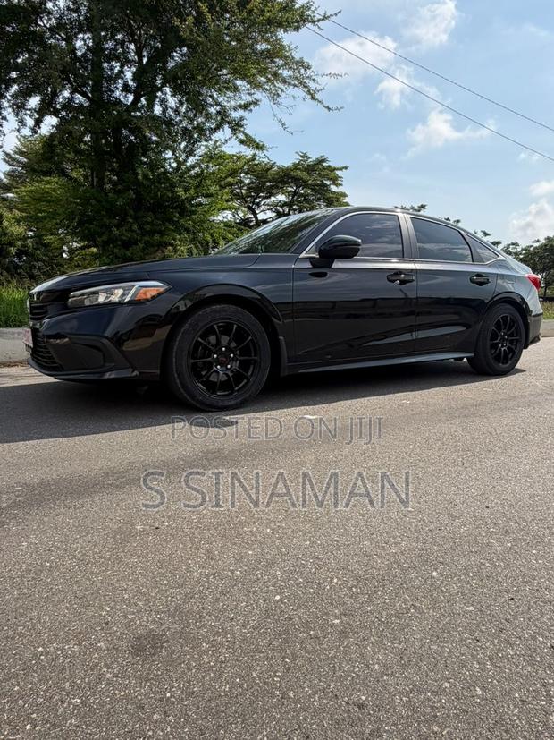 Honda Civic EX CVT 2024 Black · Photo 2