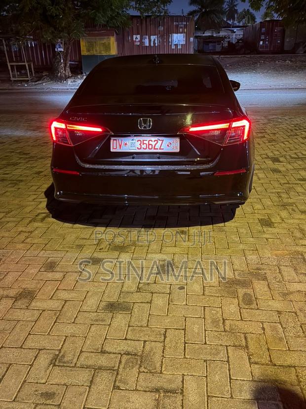 Honda Civic EX CVT 2024 Black · Photo 4