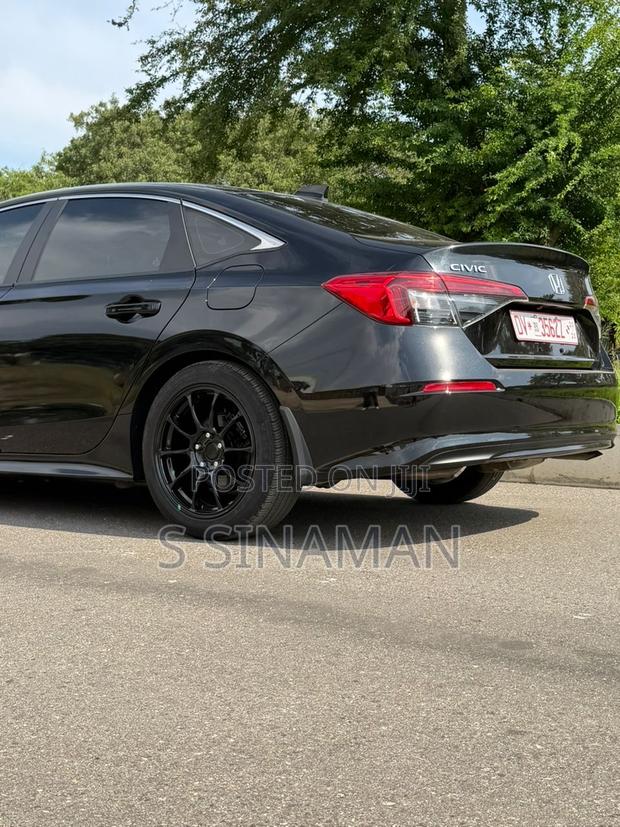 Honda Civic EX CVT 2024 Black · Photo 3