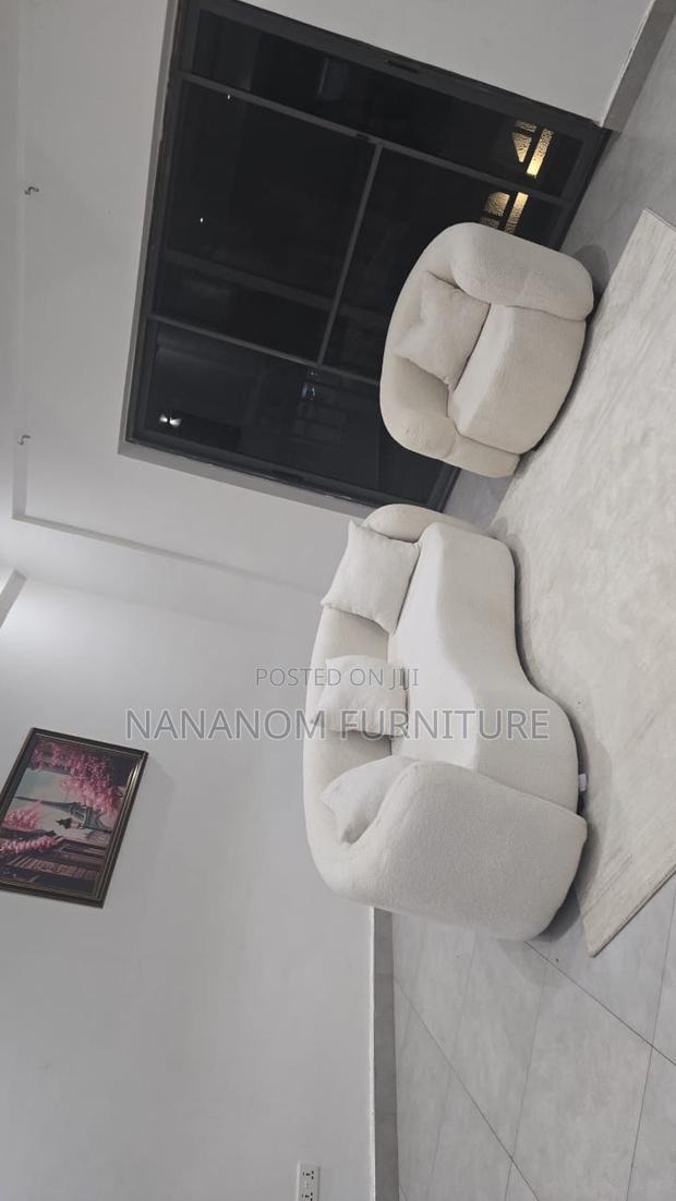 Modern Curve Sofa · Photo 1