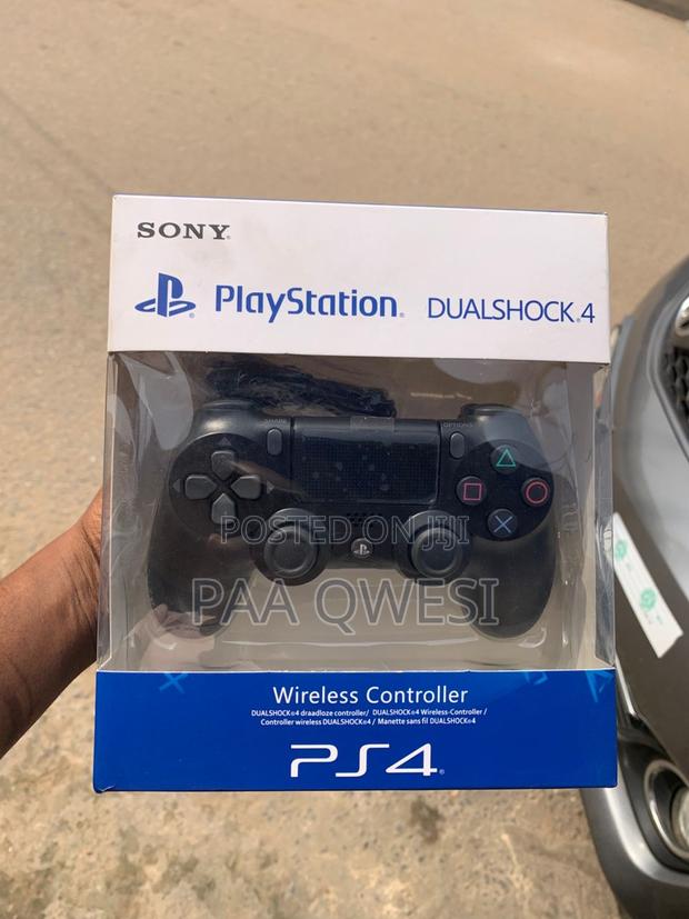 11. Sony Dualshock 4 Wireless Controller for Playstation 4 · Photo 1
