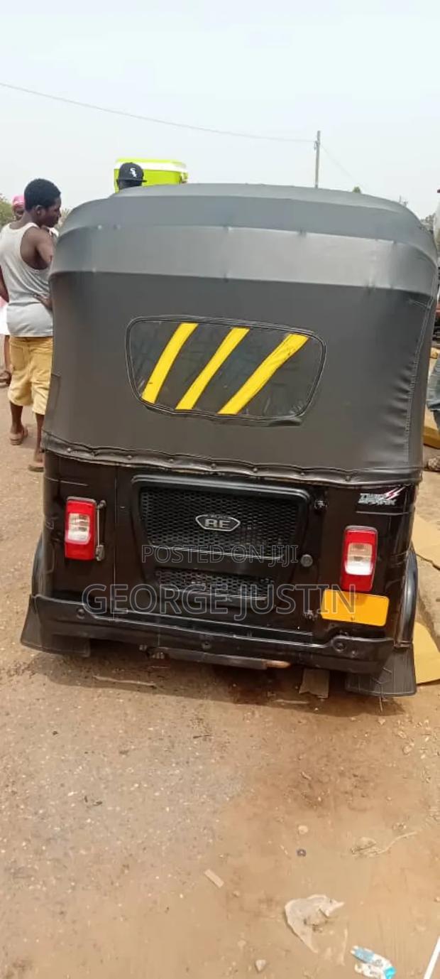 Bajaj RE 2026 Black · Photo 4