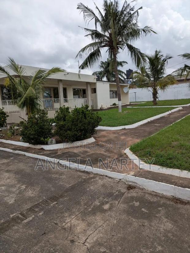 6bdrm House in Abelemkpe for sale · Photo 1