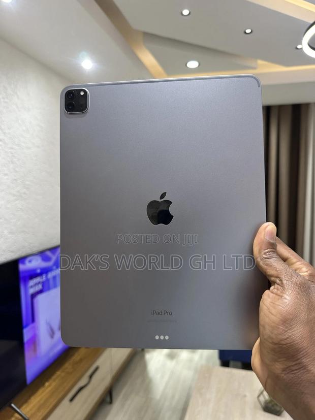 Apple iPad Pro 12.9 (2022) 128 GB Gray · Photo 1