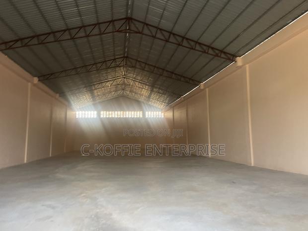 820 SQM Warehouse at Amasaman for Rent · Photo 2